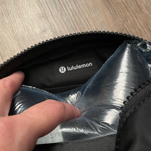 ❌SOLD❌Lululemon cosmetic bag - Picture 3 of 3